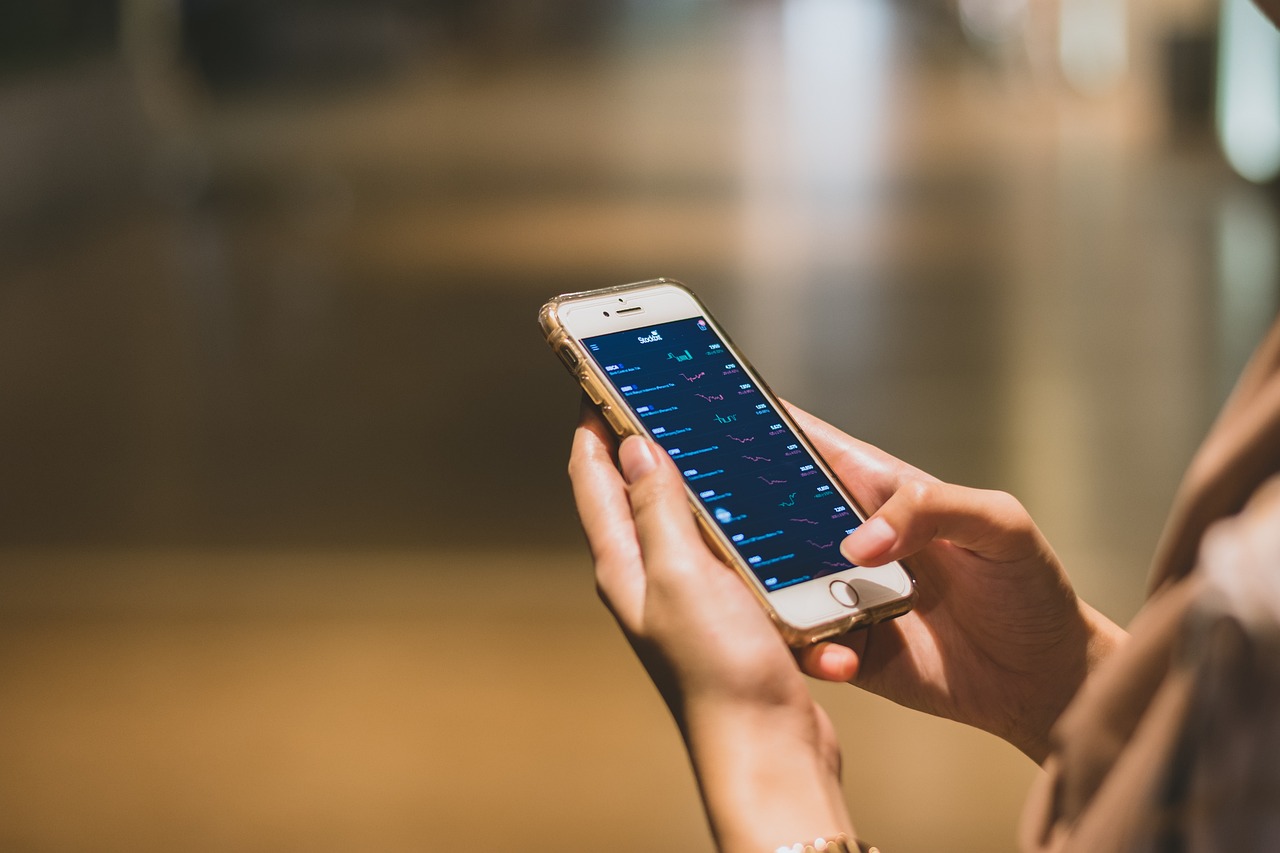 How to Avoid Online Scams - 10 Safety Tips